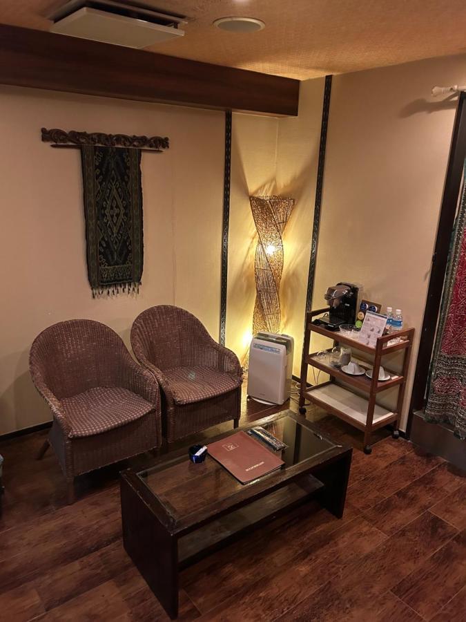Akaikutsu - Adult Only * Yokohama (Kanagawa)